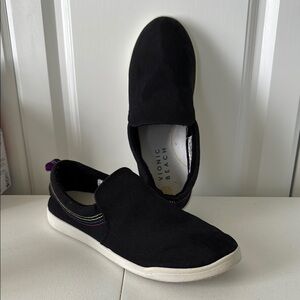 *WOMEN’S VIONIC BEACH MARSHALL BLACK SLIP ON FLATS (as 8)